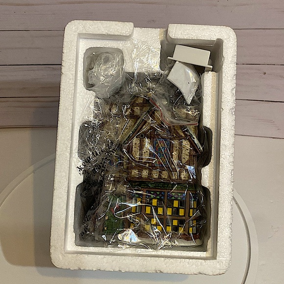 DEPARTMENT 56 - William and Robert Glaser Stained Glass - HV - Dickens Village - Picture 8 of 13